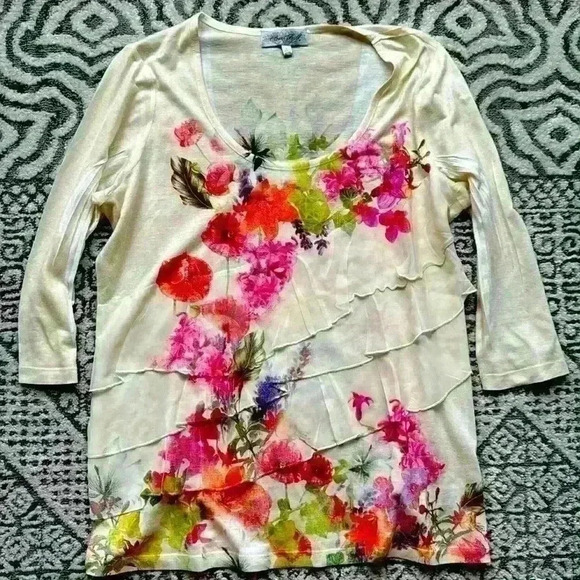closet full Tops - Closet Full women’s shirt size L NWOT